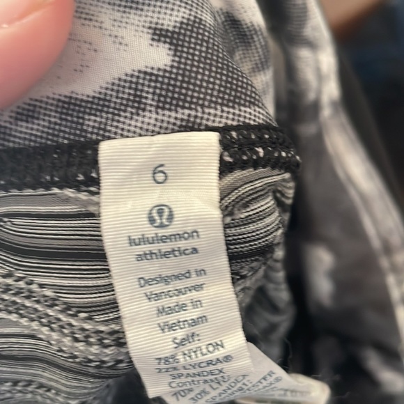 Lululemon Cropped Leggings - Picture 12 of 12